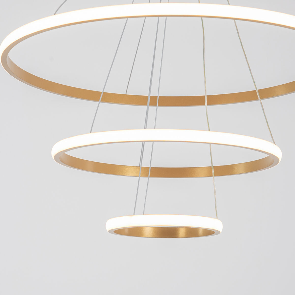 Cala 3-bulb chandelier, gold